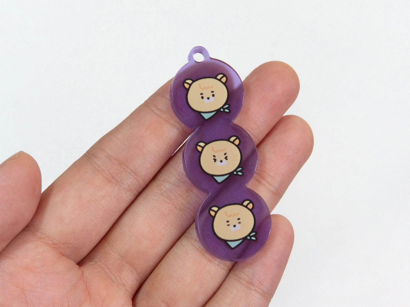 앞에서 보면 캐릭터는 선명하게,
배경은 은은한 컬러로 보입니다