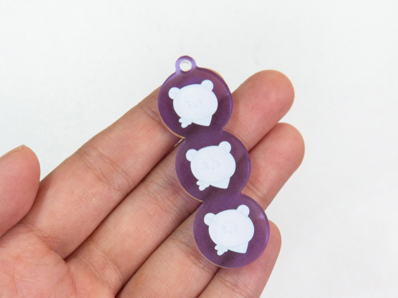 캐릭터 부분만 백판을 작업하고
배경은 백판 없이 작업했어요