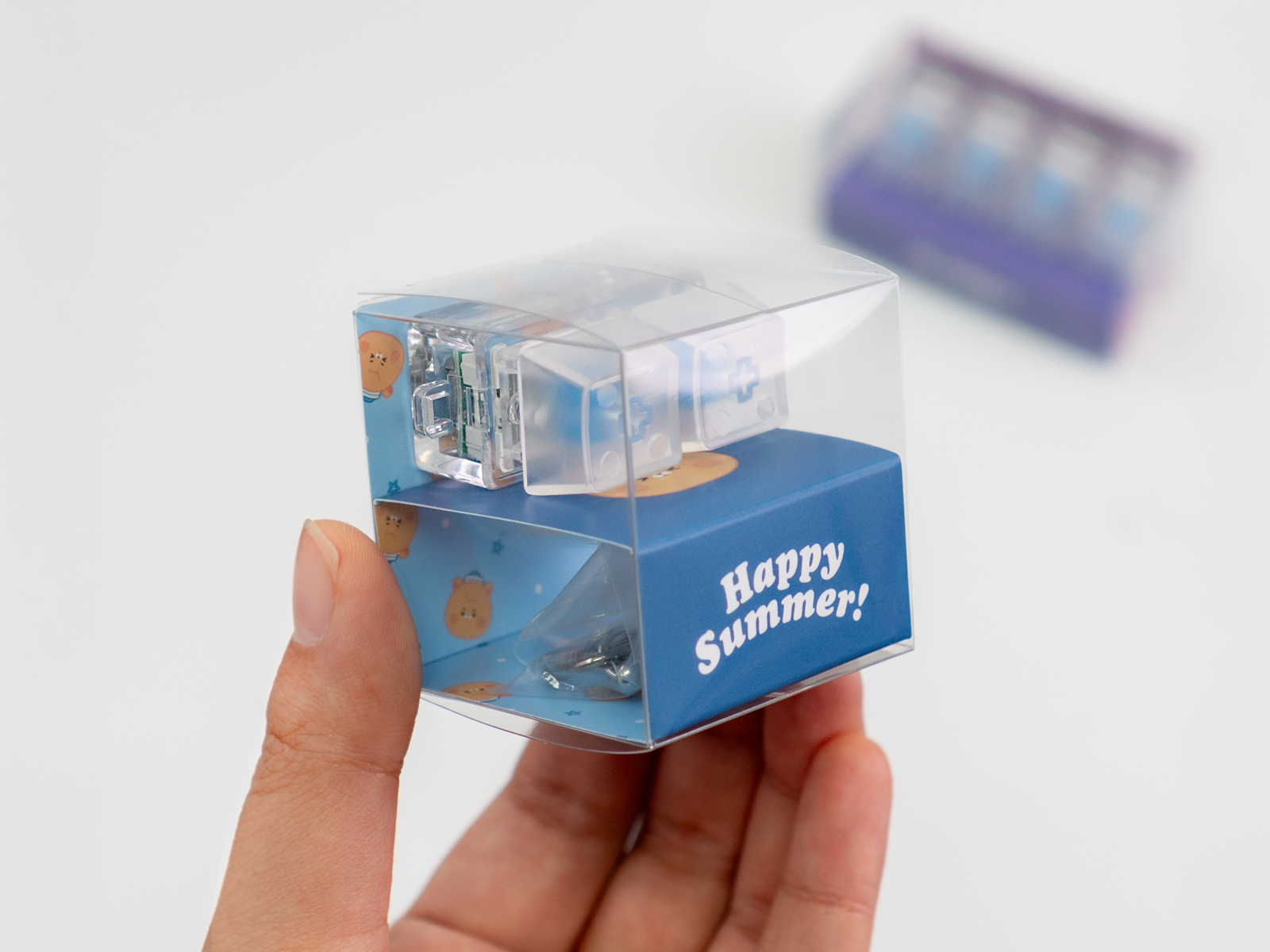 패키지 아래쪽에 고리가 들어갑니다