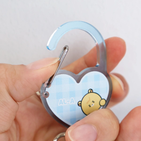 아크릴 카라비너